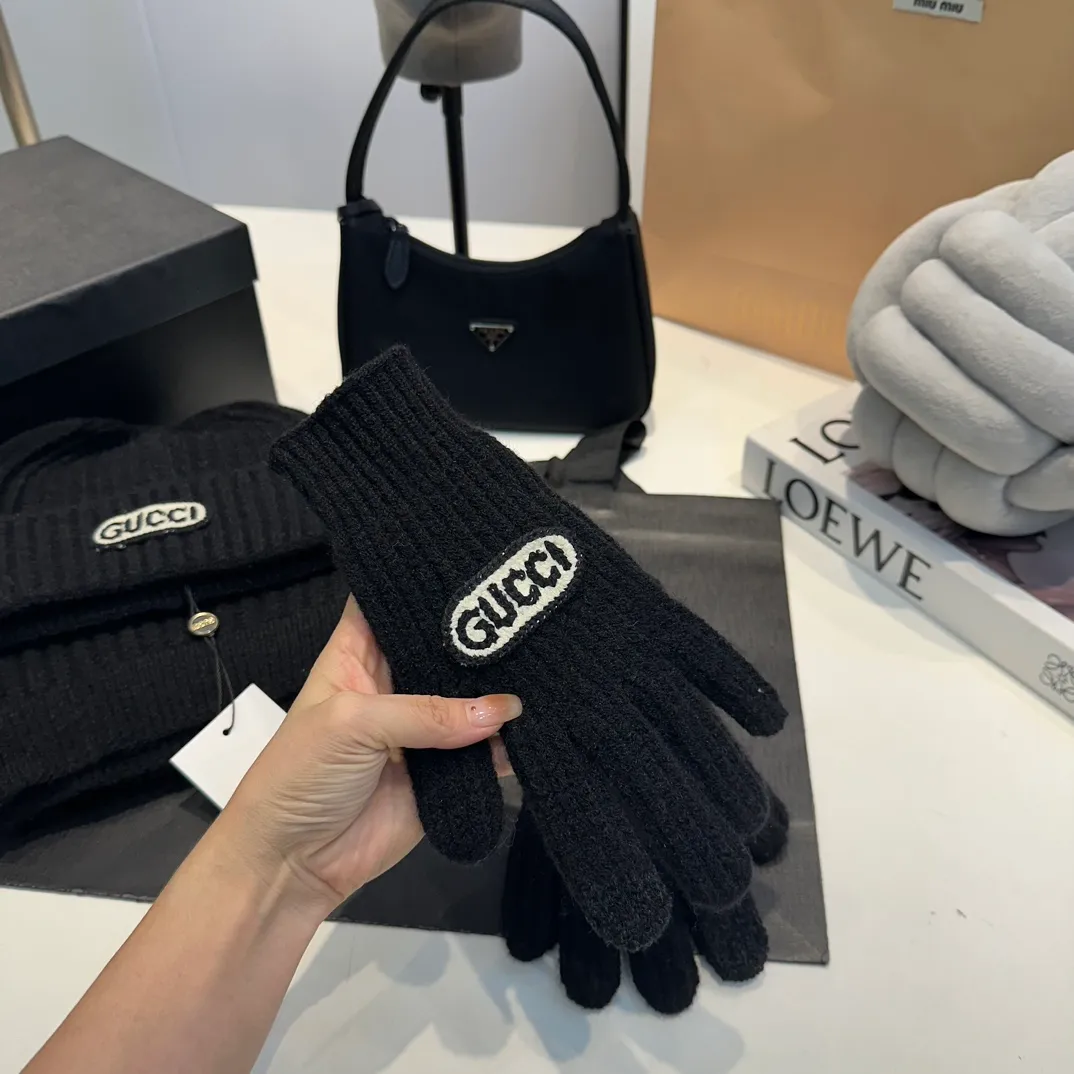 P180 Gucci Gucci three-piece set👏rabbit wool + cashmere knitted scarf and hat set, warm and fashionable, comfortable and soft texture, versatile style💑unisex, couple style