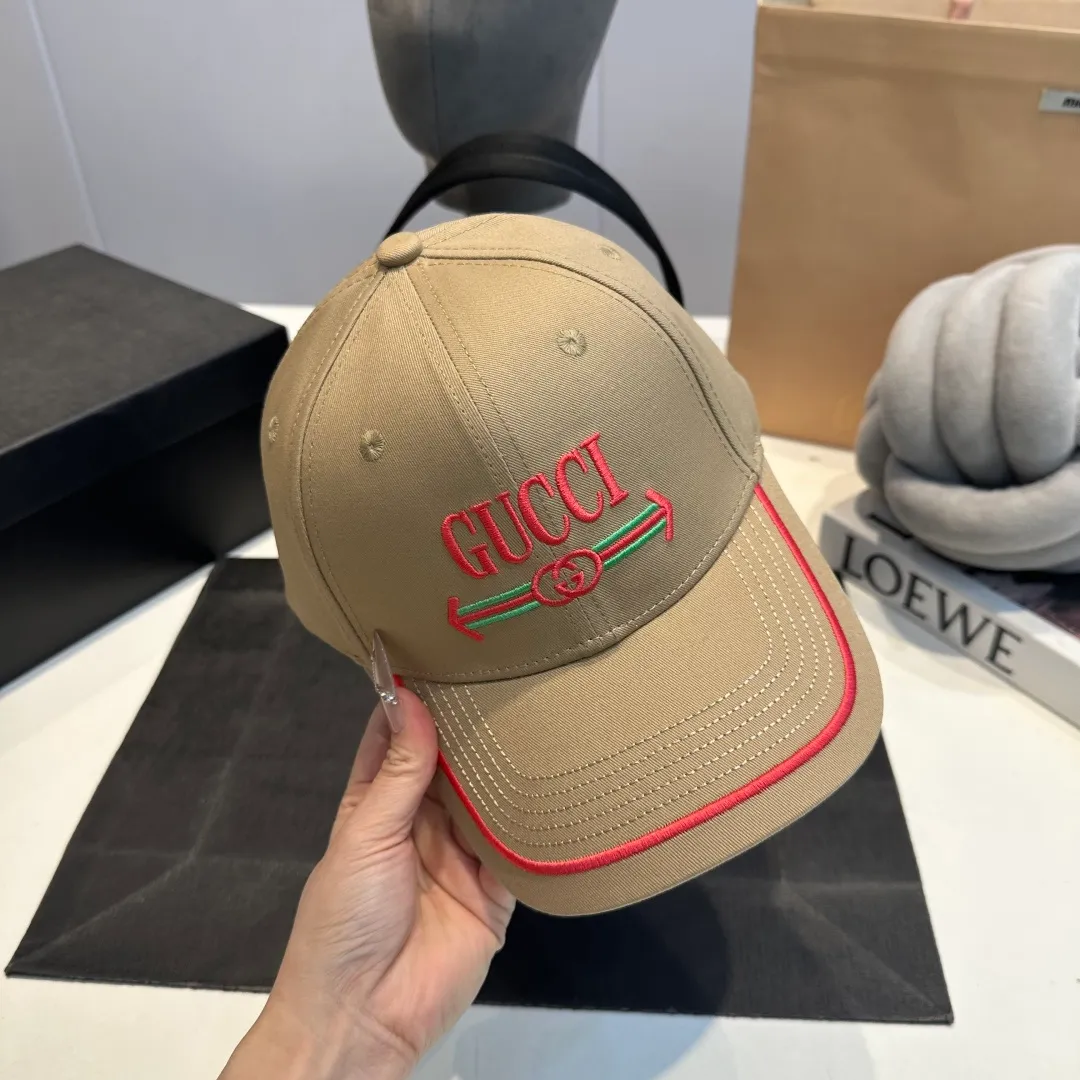 P56 Gucci Baseball Cap GUCCI official website new product, baseball cap, original quality is very popular, the workmanship is very exquisite, high-end atmosphere and class! Low-key luxury, easy to carry! Running volume!