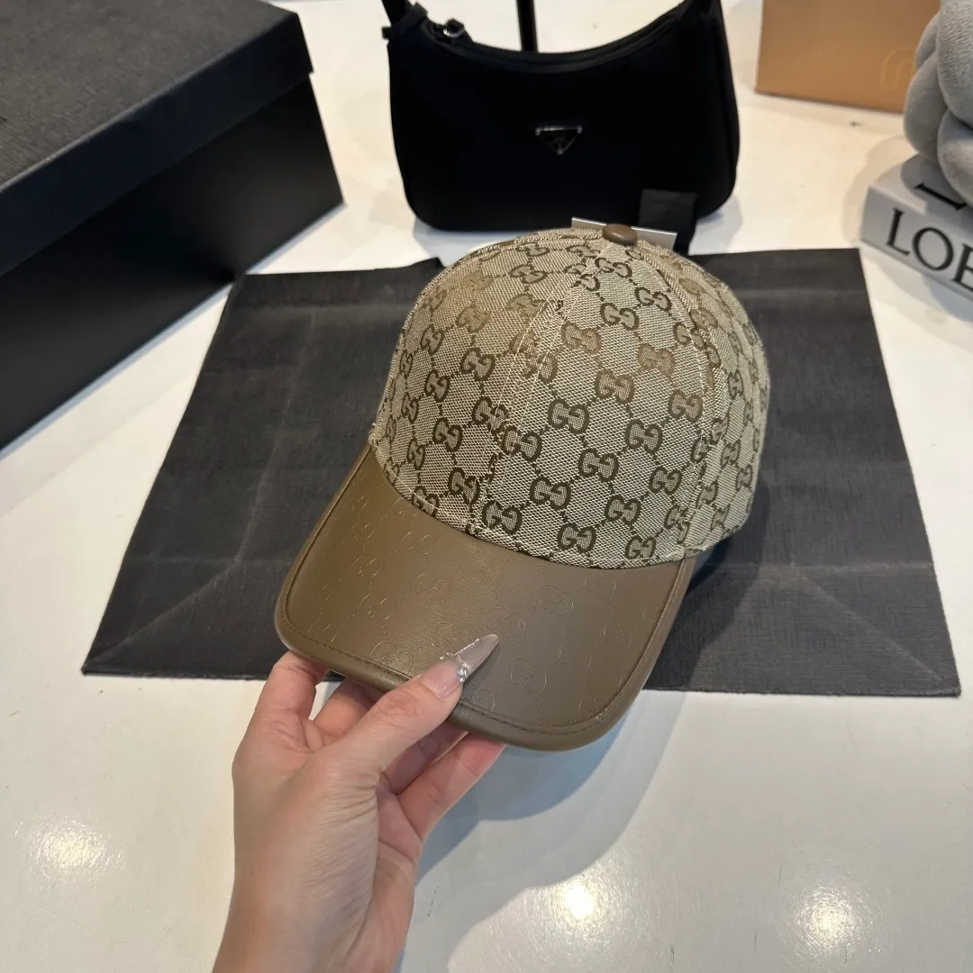 P56 Gucci Baseball Cap♥️GUCCI🧢New product from the official website, baseball cap, original quality, hot arrival 🔥🎩 The craftsmanship is very exquisite, high-end and classy! Low-key luxury, easy to carry! Running volume!
