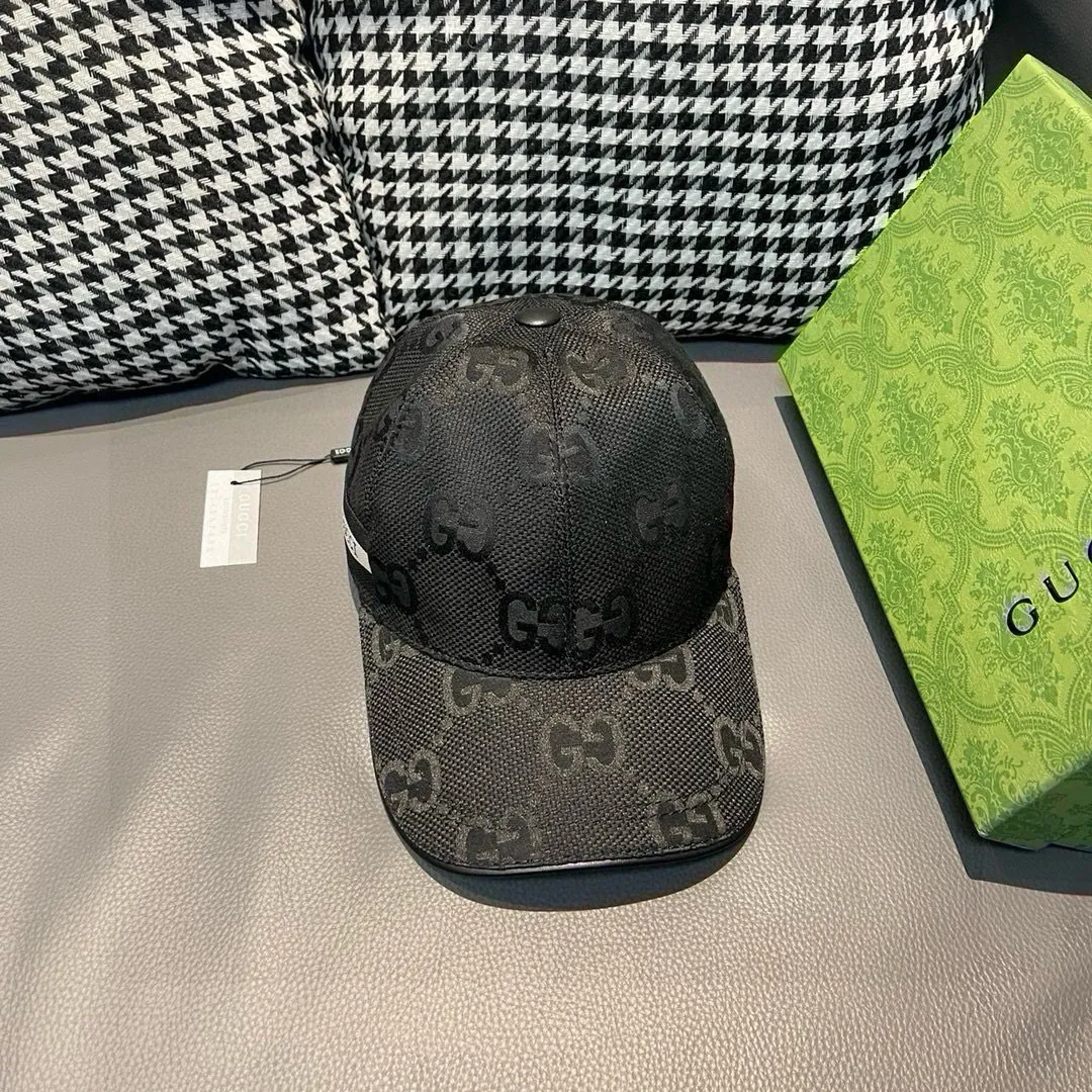 p90., Gucci Gucci’s new original baseball cap, large double G, 1:1 mold opening and customization at the counter, perfect matching pattern, original canvas fabric + first-layer cowhide, light and breathable! The basic head circumference is 56cm, and the patch is adjustable.