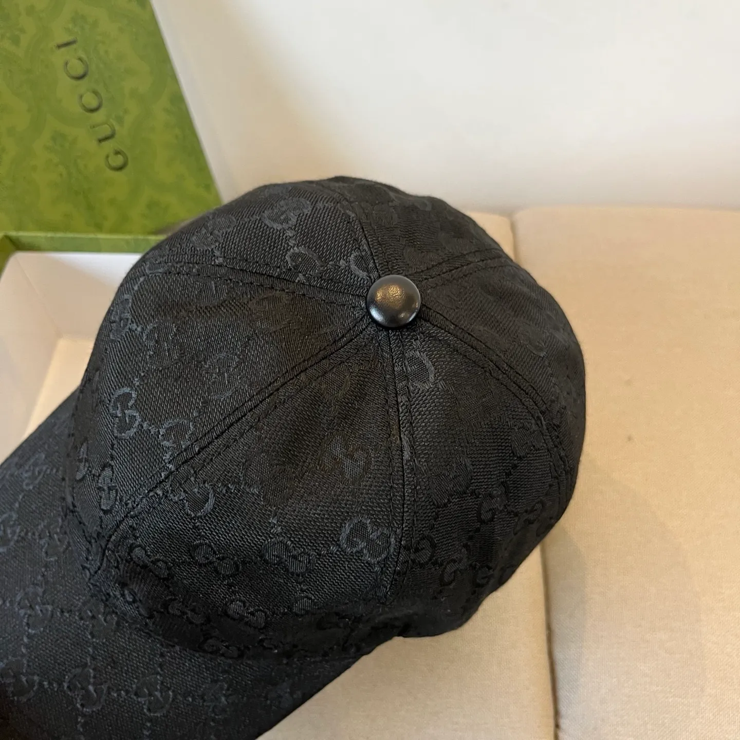 P60 Gucci Baseball Cap♥️GUCCI🧢New product from the official website, baseball cap, original quality, very popular 🔥🎩 The craftsmanship is very exquisite, high-end and classy! Low-key luxury, easy to carry! Running volume!
