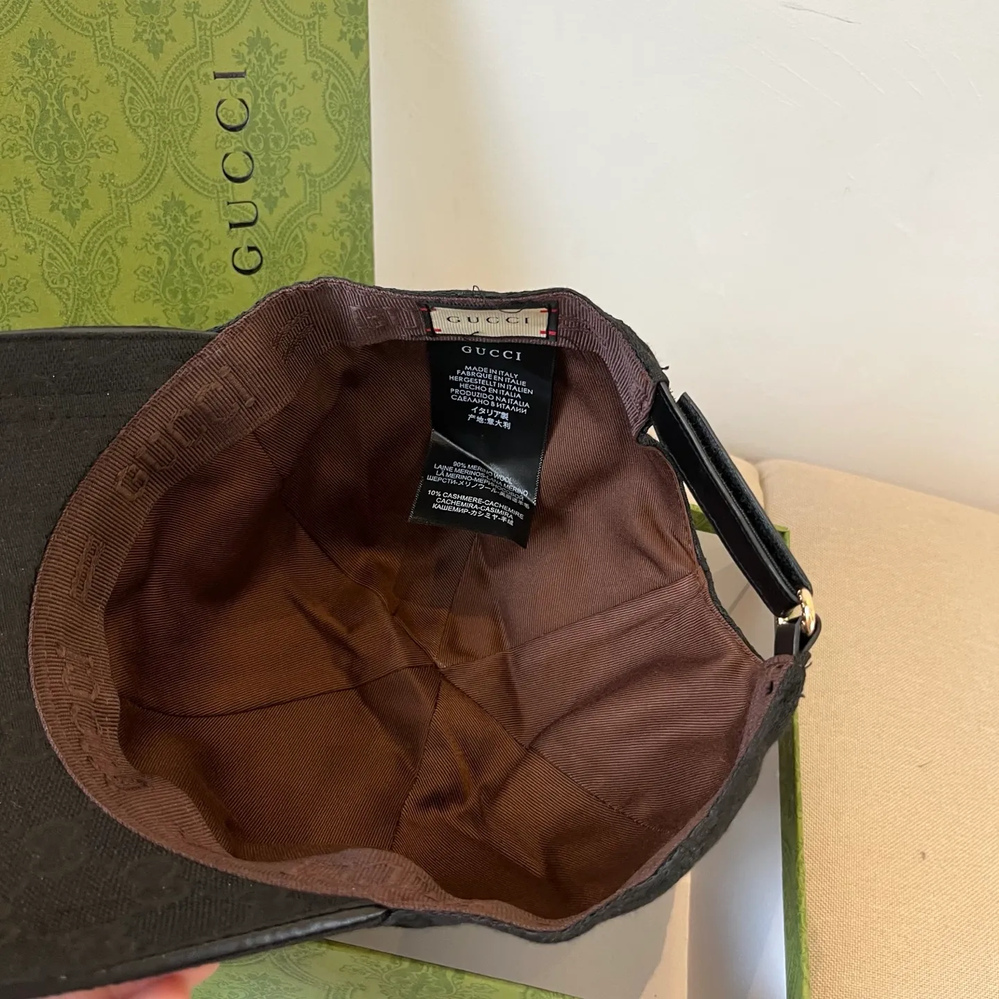 P60 Gucci Baseball Cap♥️GUCCI🧢New product from the official website, baseball cap, original quality, very popular 🔥🎩 The craftsmanship is very exquisite, high-end and classy! Low-key luxury, easy to carry! Running volume!