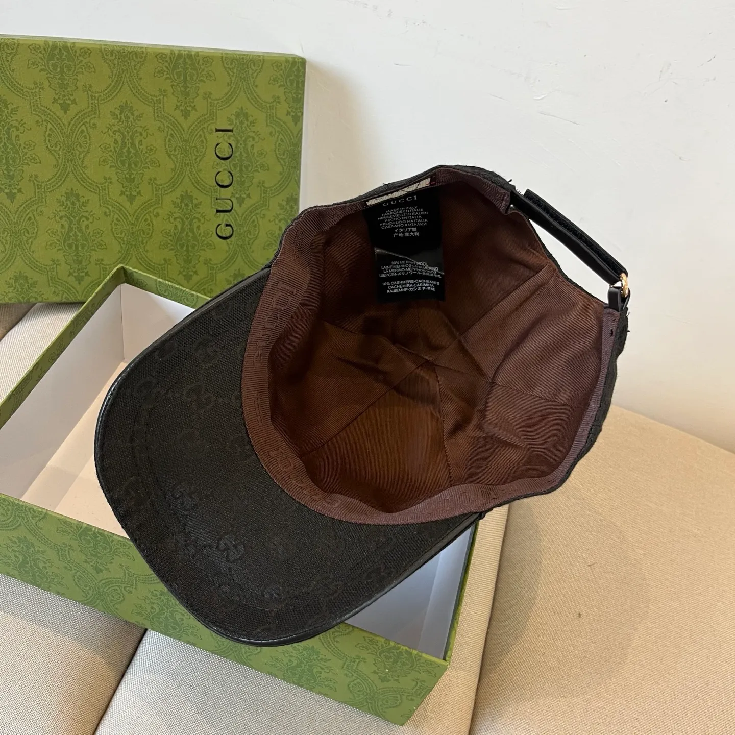 P60 Gucci Baseball Cap♥️GUCCI🧢New product from the official website, baseball cap, original quality, very popular 🔥🎩 The craftsmanship is very exquisite, high-end and classy! Low-key luxury, easy to carry! Running volume!