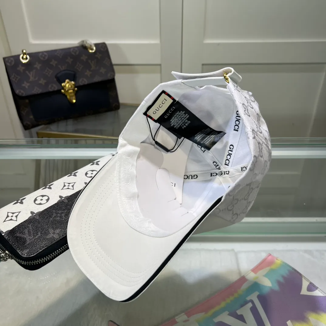 P48💰Gucci Baseball Cap♥️GUCCI🧢New product from the official website, baseball cap, original quality, very popular 🔥🎩 The craftsmanship is very exquisite, high-end and classy! Low-key luxury, easy to carry! Running volume!