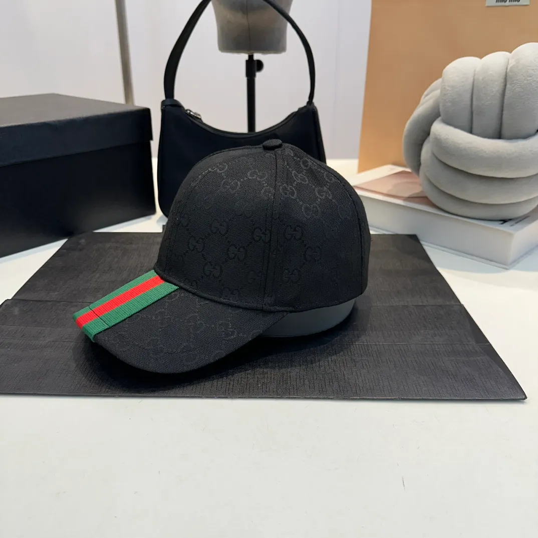 P54 Gucci Baseball Cap♥️GUCCI🧢New product from the official website, baseball cap, original quality, very popular 🔥🎩The craftsmanship is very exquisite, high-end and classy! Low-key luxury, easy to carry!