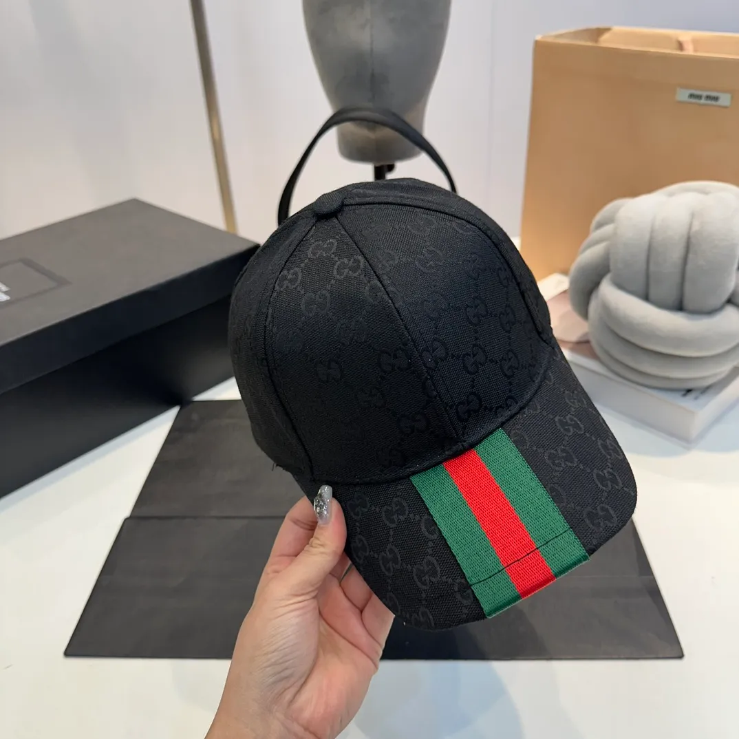 P54 Gucci Baseball Cap♥️GUCCI🧢New product from the official website, baseball cap, original quality, very popular 🔥🎩The craftsmanship is very exquisite, high-end and classy! Low-key luxury, easy to carry!