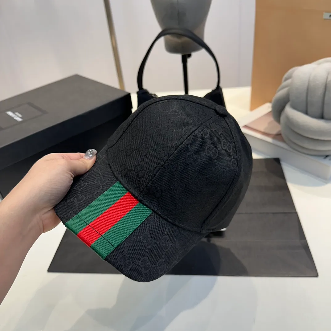 P54 Gucci Baseball Cap♥️GUCCI🧢New product from the official website, baseball cap, original quality, very popular 🔥🎩The craftsmanship is very exquisite, high-end and classy! Low-key luxury, easy to carry!