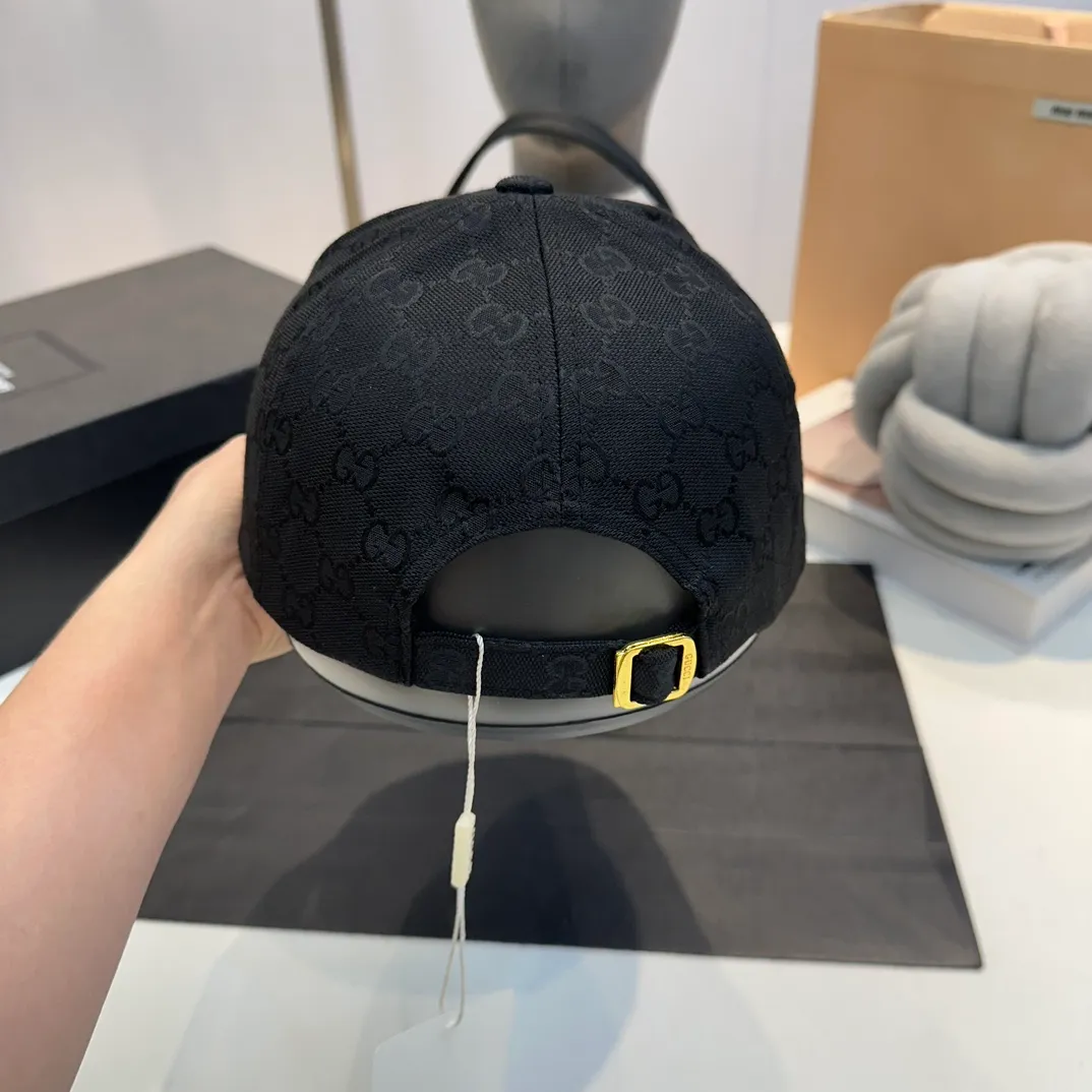 P54 Gucci Baseball Cap♥️GUCCI🧢New product from the official website, baseball cap, original quality, very popular 🔥🎩The craftsmanship is very exquisite, high-end and classy! Low-key luxury, easy to carry!