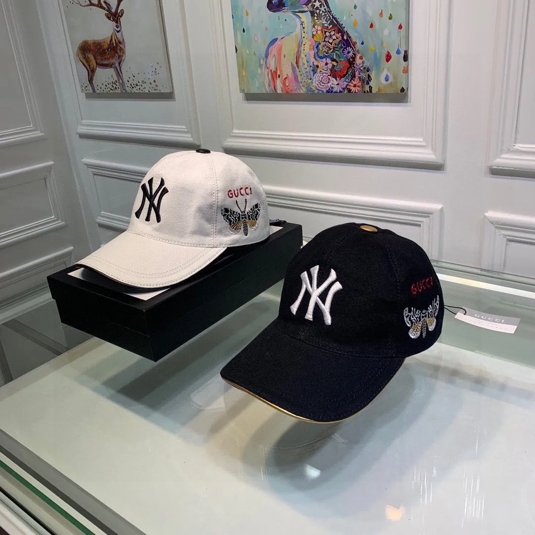 🉐120, NY&Gucci (Gucci) cooperation model, the latest original baseball cap, 1:1 mold customization, heavy embroidery, details comparable to counters, original canvas fabric + first-layer cowhide, excellent quality! The first choice for handsome men and beautiful women, fashionable and versatile. The basic head circumference is 56cm, and the patch is adjustable. Black and white two colors