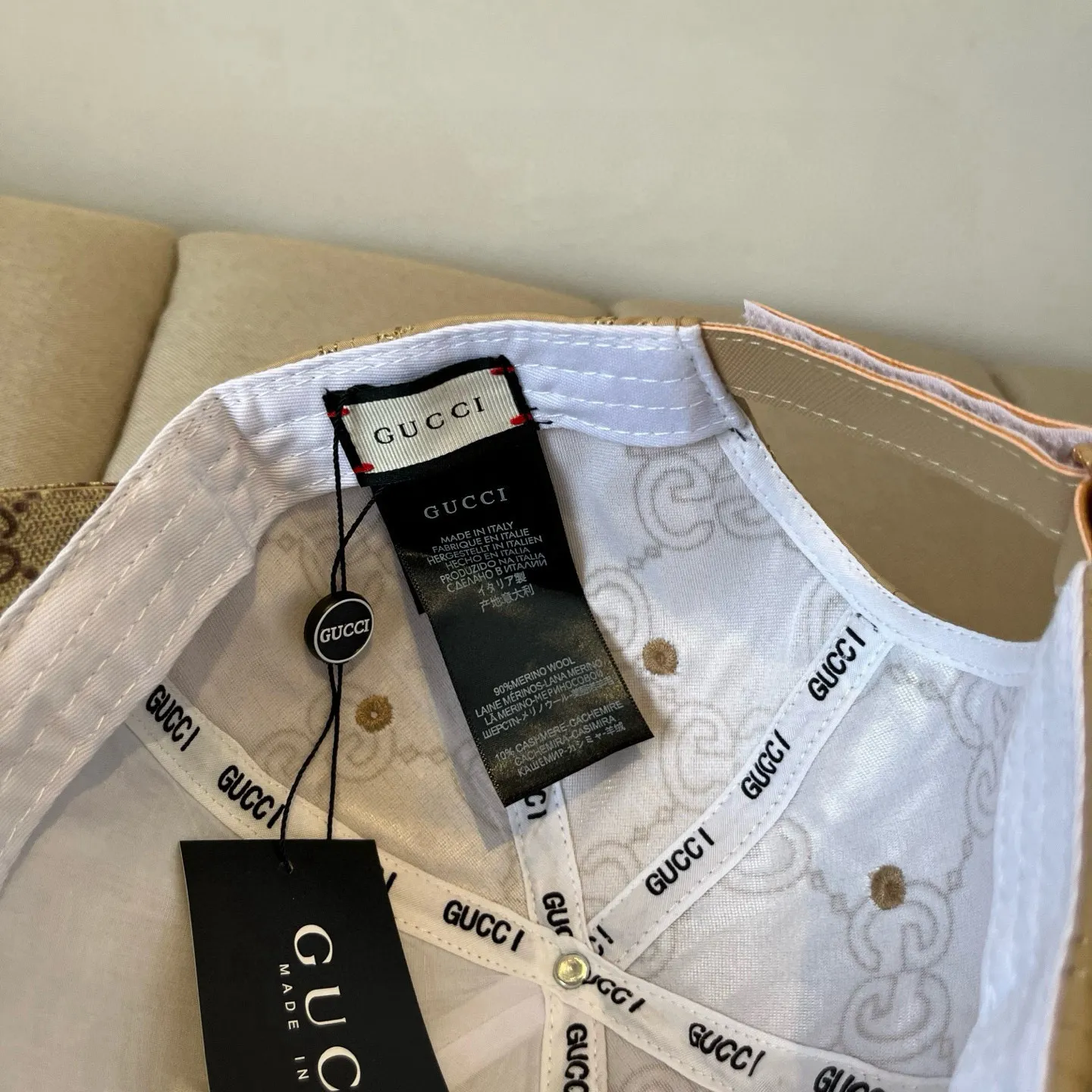 P60 Gucci Baseball Cap♥️GUCCI🧢New product from the official website, baseball cap, original quality, very popular 🔥🎩 The craftsmanship is very exquisite, high-end and classy! Low-key luxury, easy to carry! Running volume!