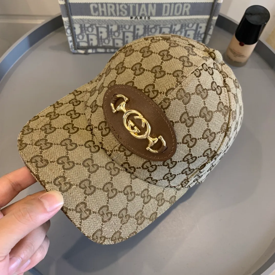 p100 Gucci Baseball Cap💕GUCCI Baseball Cap👒Official website new product Gucci Baseball Cap🧢Original quality is very popular. The craftsmanship is very exquisite, high-end and classy! Low-key luxury, easy to carry! Running volume! 2 colors available!