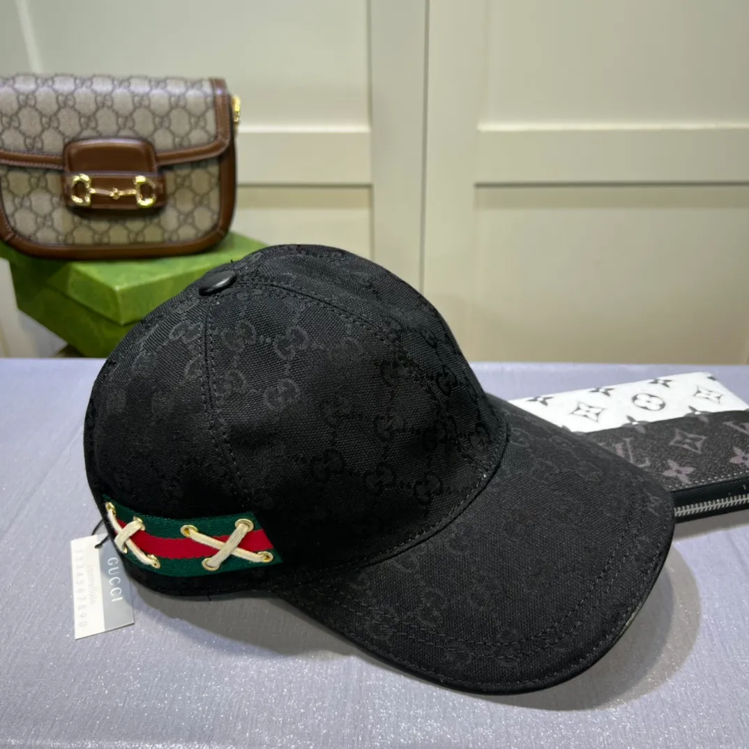 P80💰Gucci (Gucci) classic original baseball cap, steel buckle woven rope design 1:1 mold customization, original canvas + first layer of cowhide, full of heroism, excellent quality! Pure cotton lining, basic head circumference 56cm, adjustable patches.