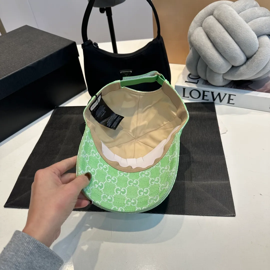 P60 Gucci Baseball Cap♥️GUCCI🧢New product from the official website, baseball cap, original quality, very popular 🔥🎩 The craftsmanship is very exquisite, high-end and classy! Low-key luxury, easy to carry! Running volume!