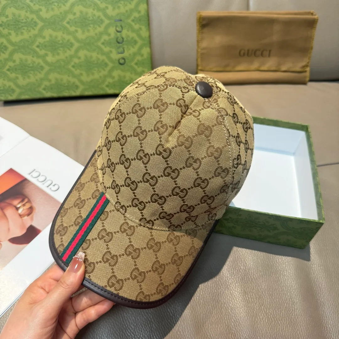 p90., Gucci (Gucci) classic original baseball cap, vertical small webbing, 1:1 mold customization, original canvas + first-layer cowhide, genuine leather edging, handsome and fashionable, popular purchasing agency, versatile style for men and women, great quality! The basic head circumference is 56cm, and the patch is adjustable.