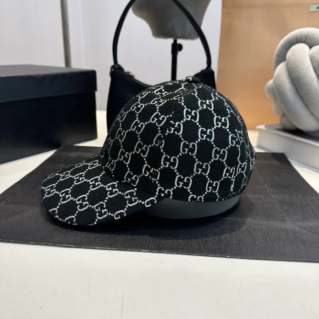 P70 Gucci baseball cap♥️GUCCI🧢New product from the official website, baseball cap, original quality, very popular 🔥🎩 The craftsmanship is very exquisite, high-end and classy! Low-key luxury, easy to carry! Running volume!