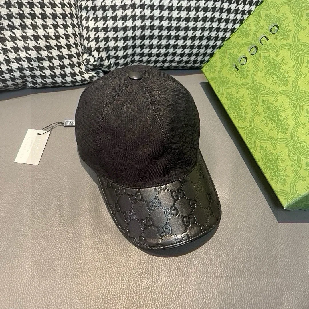 P90, Gucci (Gucci) classic original baseball cap, small double G cowhide stitching, 1:1 mold customization, excellent quality! The brim is embossed with first-layer cowhide, the quality is excellent! Basic head circumference 56, adjustable patch, five colors in stock, best-selling model!