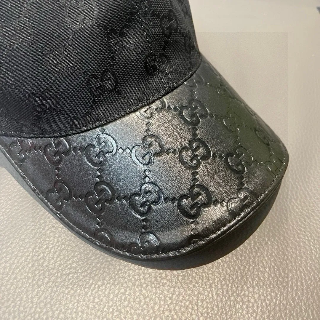 P90, Gucci (Gucci) classic original baseball cap, small double G cowhide stitching, 1:1 mold customization, excellent quality! The brim is embossed with first-layer cowhide, the quality is excellent! Basic head circumference 56, adjustable patch, five colors in stock, best-selling model!