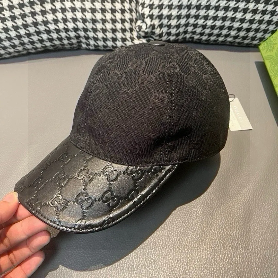 P90, Gucci (Gucci) classic original baseball cap, small double G cowhide stitching, 1:1 mold customization, excellent quality! The brim is embossed with first-layer cowhide, the quality is excellent! Basic head circumference 56, adjustable patch, five colors in stock, best-selling model!