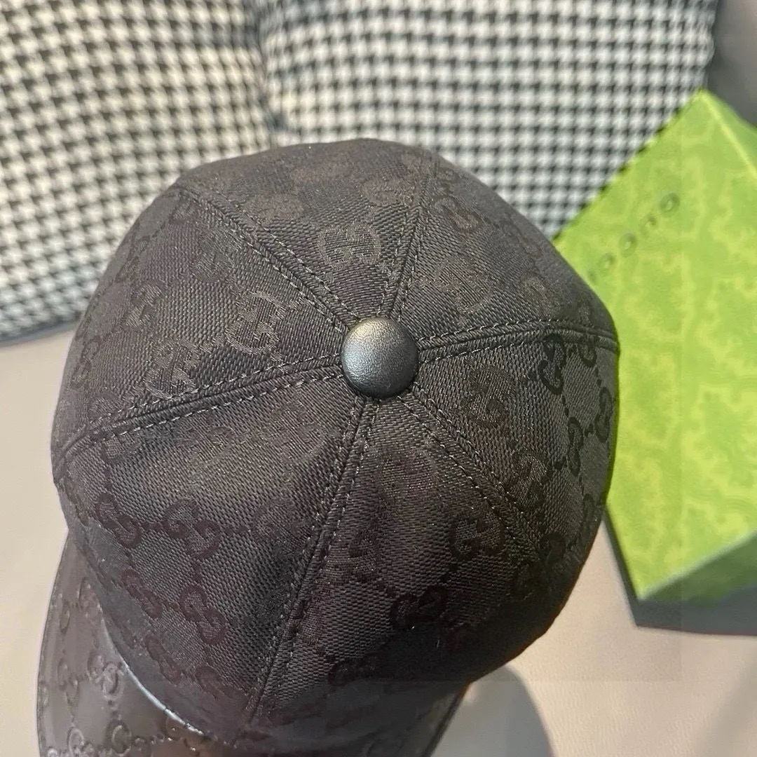 P90, Gucci (Gucci) classic original baseball cap, small double G cowhide stitching, 1:1 mold customization, excellent quality! The brim is embossed with first-layer cowhide, the quality is excellent! Basic head circumference 56, adjustable patch, five colors in stock, best-selling model!