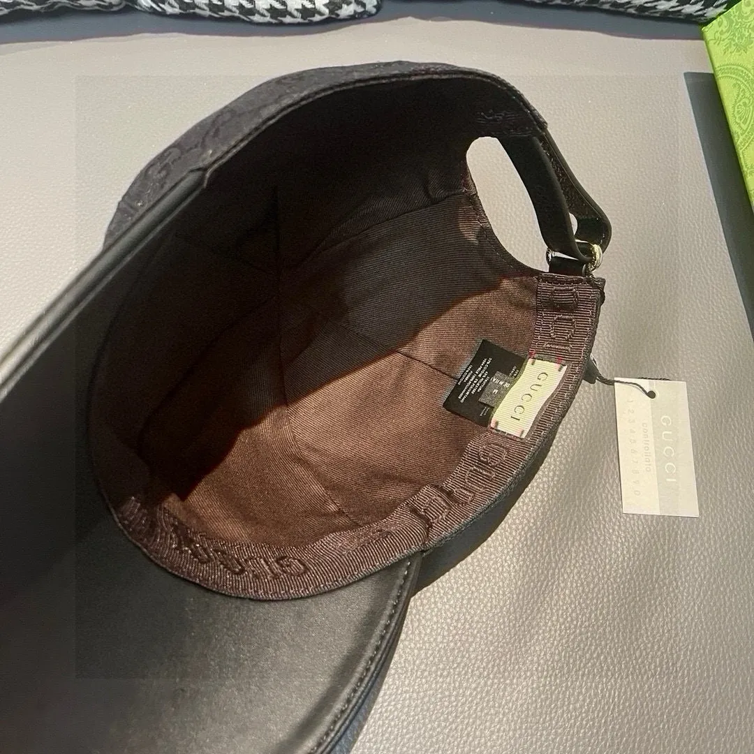 P90, Gucci (Gucci) classic original baseball cap, small double G cowhide stitching, 1:1 mold customization, excellent quality! The brim is embossed with first-layer cowhide, the quality is excellent! Basic head circumference 56, adjustable patch, five colors in stock, best-selling model!