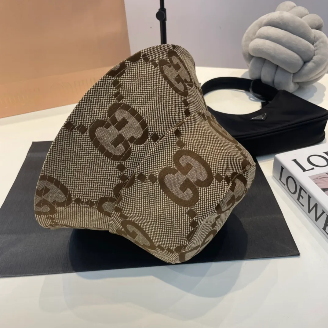 P50 GUCCI Gucci bucket hat 👒Official website new product Gucci🧢original quality is very popular, the workmanship is very exquisite, the high-end atmosphere is high-end! Low-key luxury, easy to carry! Running volume!