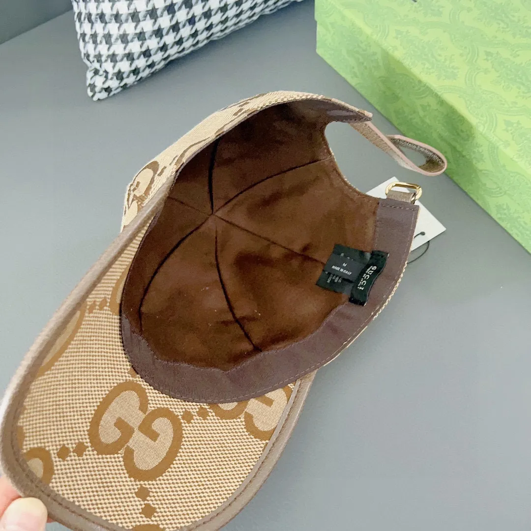 Batch 90, Gucci's new original baseball cap, large double G, 1:1 mold opening and customization at the counter, original canvas fabric + first-layer cowhide, light and breathable! The basic head circumference is 56cm, and the patch is adjustable.