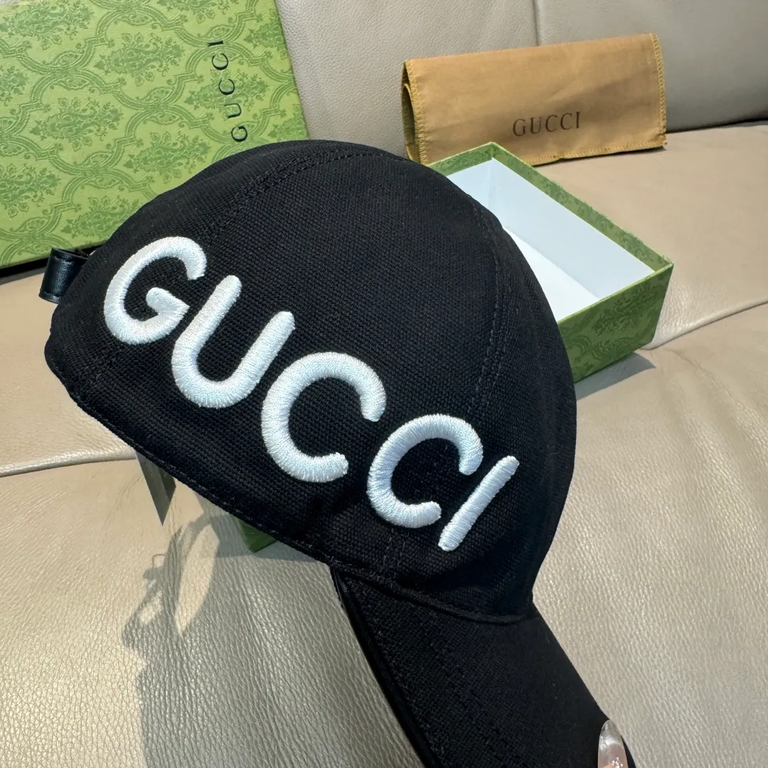 P160, Gucci's new original baseball cap, Loved series, 1:1 mold customization, heavy embroidery, details comparable to counters, original canvas fabric + first-layer cowhide, great quality! The first choice for handsome men and beautiful women, fashionable and versatile. Basic head circumference 56, adjustable patch
