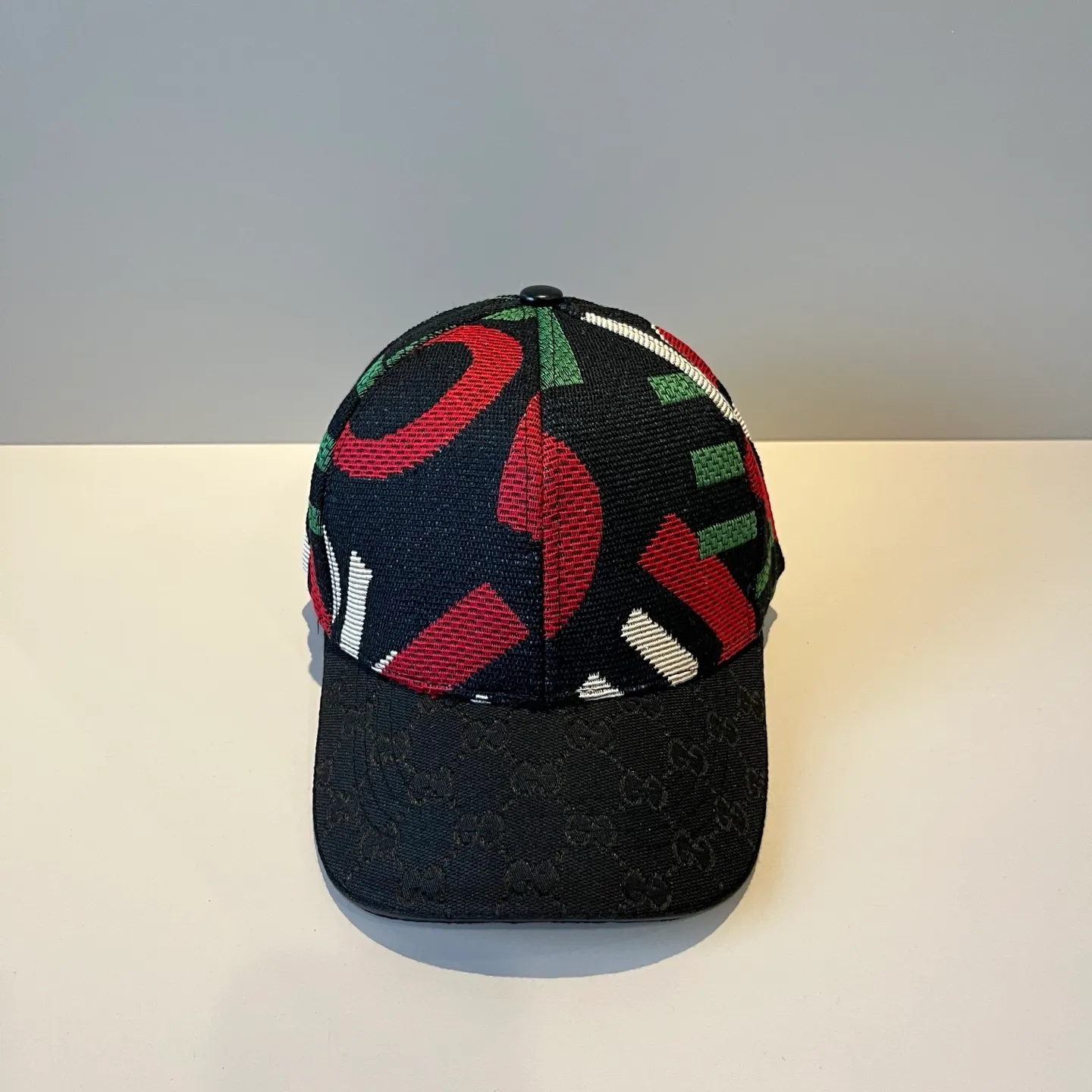P60 Gucci Baseball Cap♥️GUCCI🧢New product from the official website, baseball cap, original quality, very popular 🔥🎩 The craftsmanship is very exquisite, high-end and classy! Low-key luxury, easy to carry! Running volume!