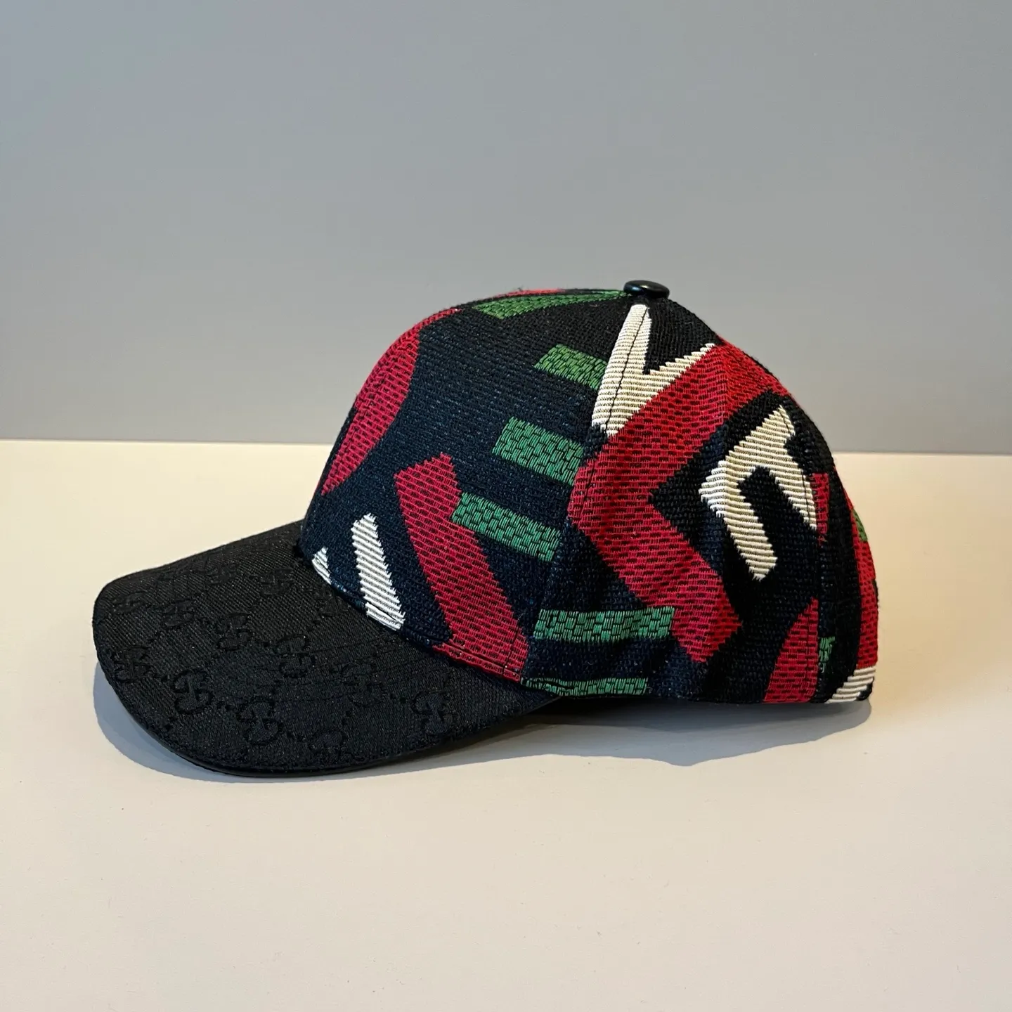 P60 Gucci Baseball Cap♥️GUCCI🧢New product from the official website, baseball cap, original quality, very popular 🔥🎩 The craftsmanship is very exquisite, high-end and classy! Low-key luxury, easy to carry! Running volume!