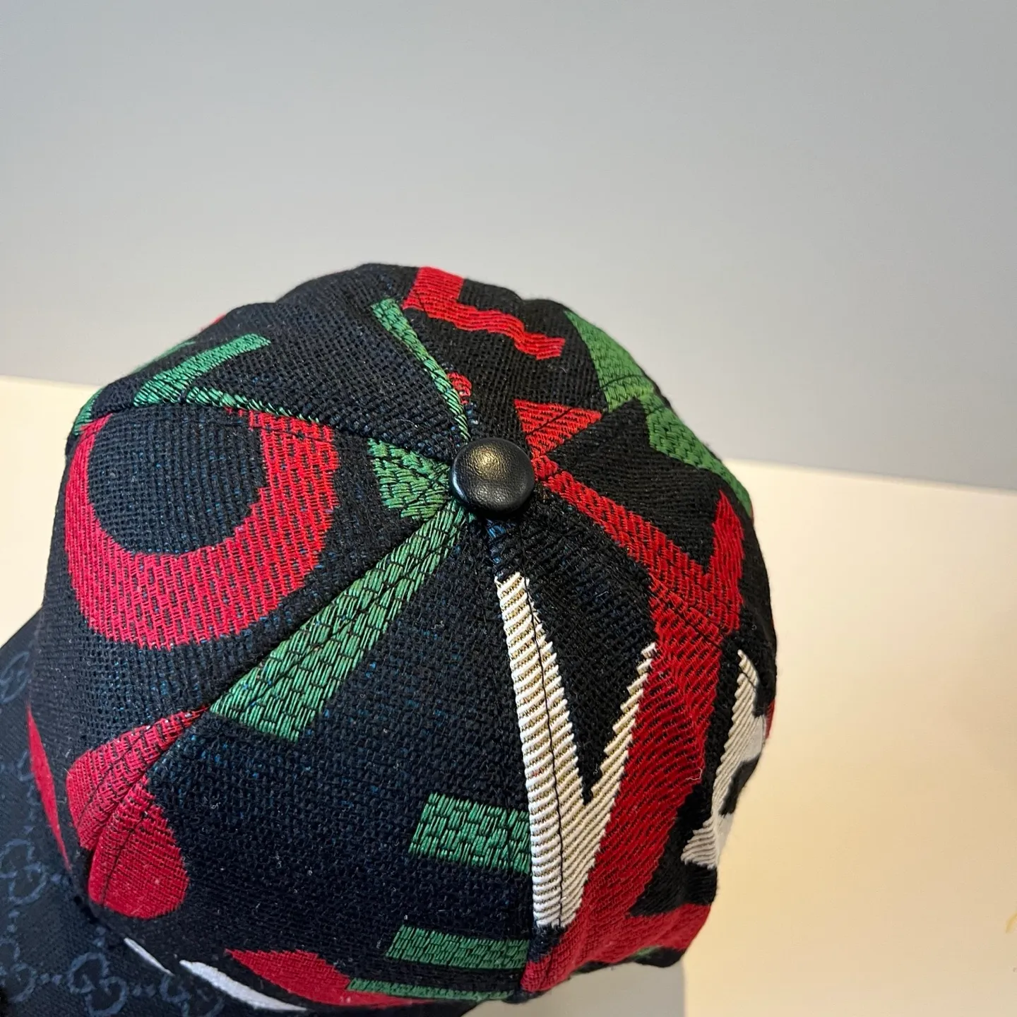 P60 Gucci Baseball Cap♥️GUCCI🧢New product from the official website, baseball cap, original quality, very popular 🔥🎩 The craftsmanship is very exquisite, high-end and classy! Low-key luxury, easy to carry! Running volume!