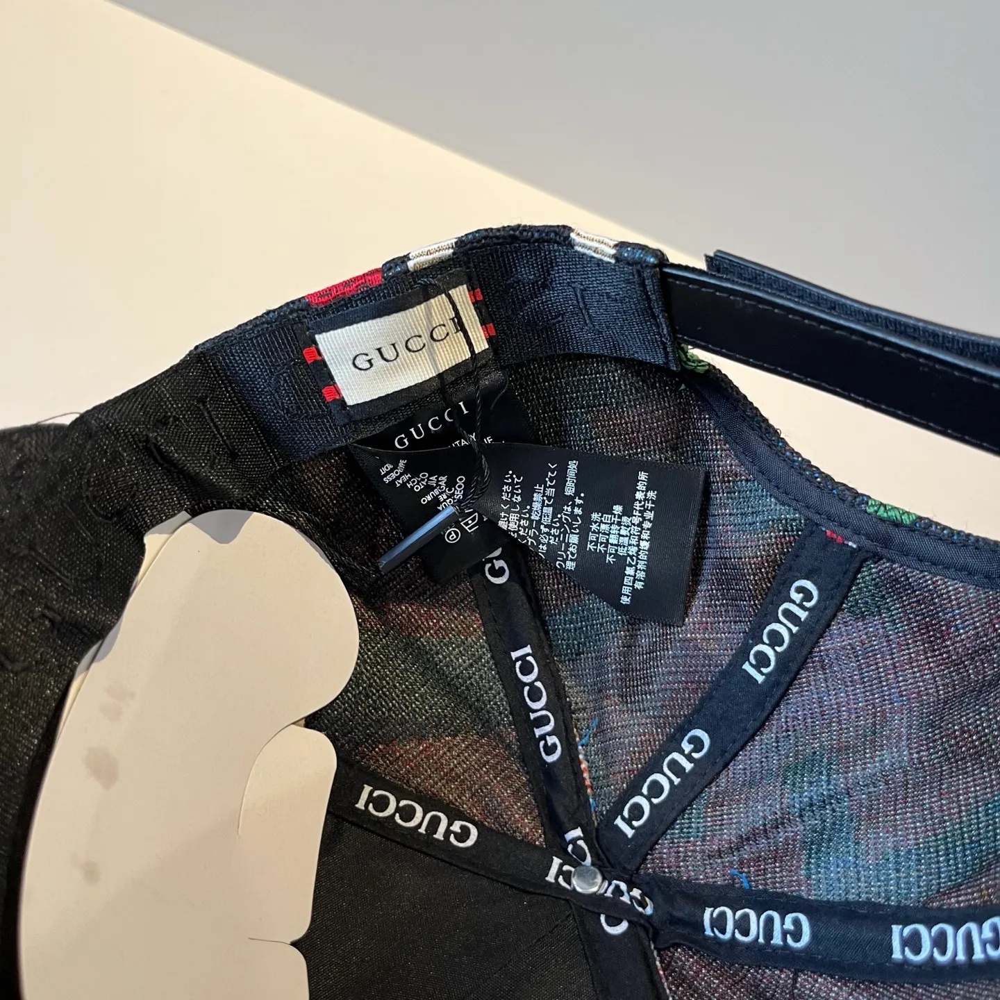 P60 Gucci Baseball Cap♥️GUCCI🧢New product from the official website, baseball cap, original quality, very popular 🔥🎩 The craftsmanship is very exquisite, high-end and classy! Low-key luxury, easy to carry! Running volume!