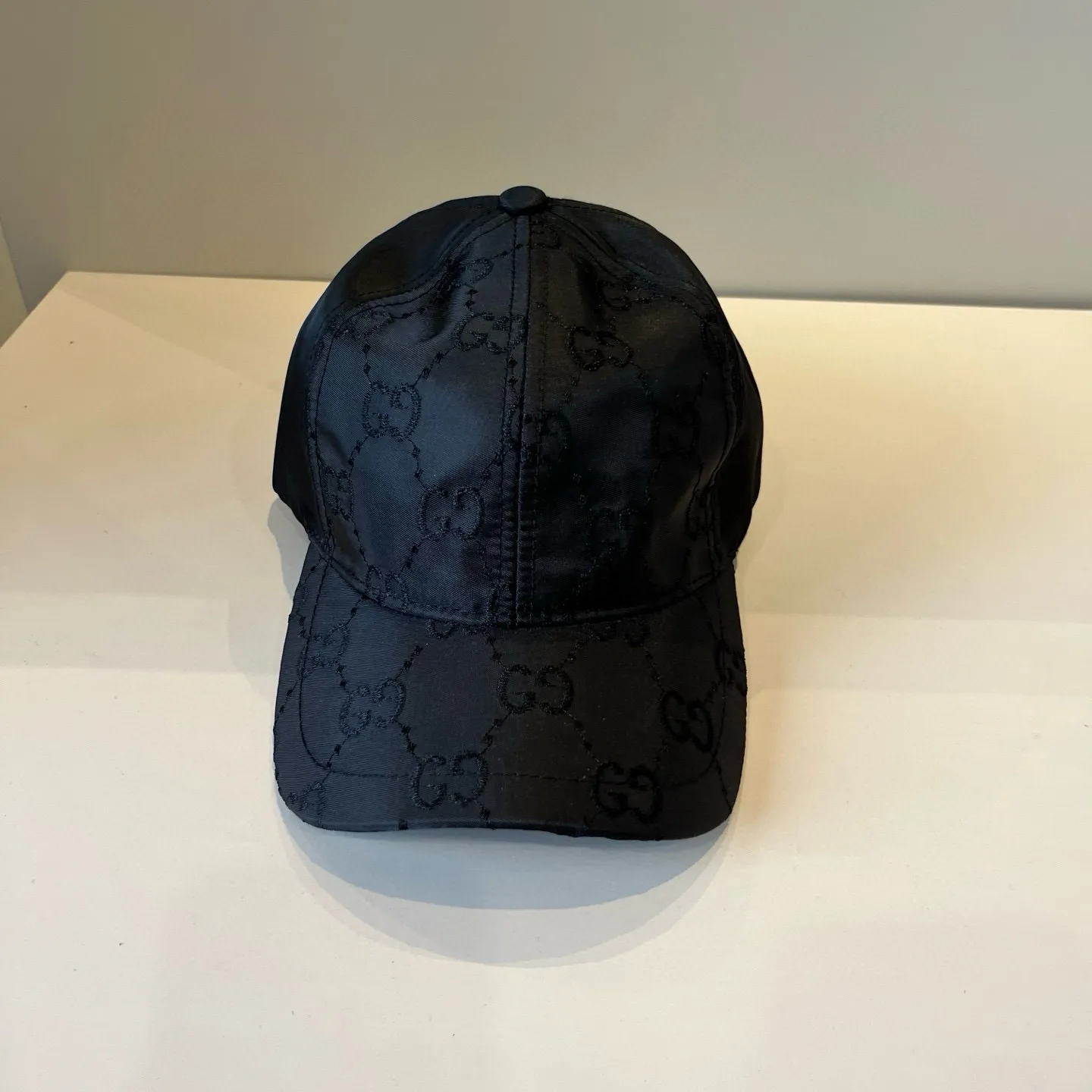 P60 Gucci Baseball Cap♥️GUCCI🧢New product from the official website, baseball cap, original quality, very popular 🔥🎩 The craftsmanship is very exquisite, high-end and classy! Low-key luxury, easy to carry! Running volume!