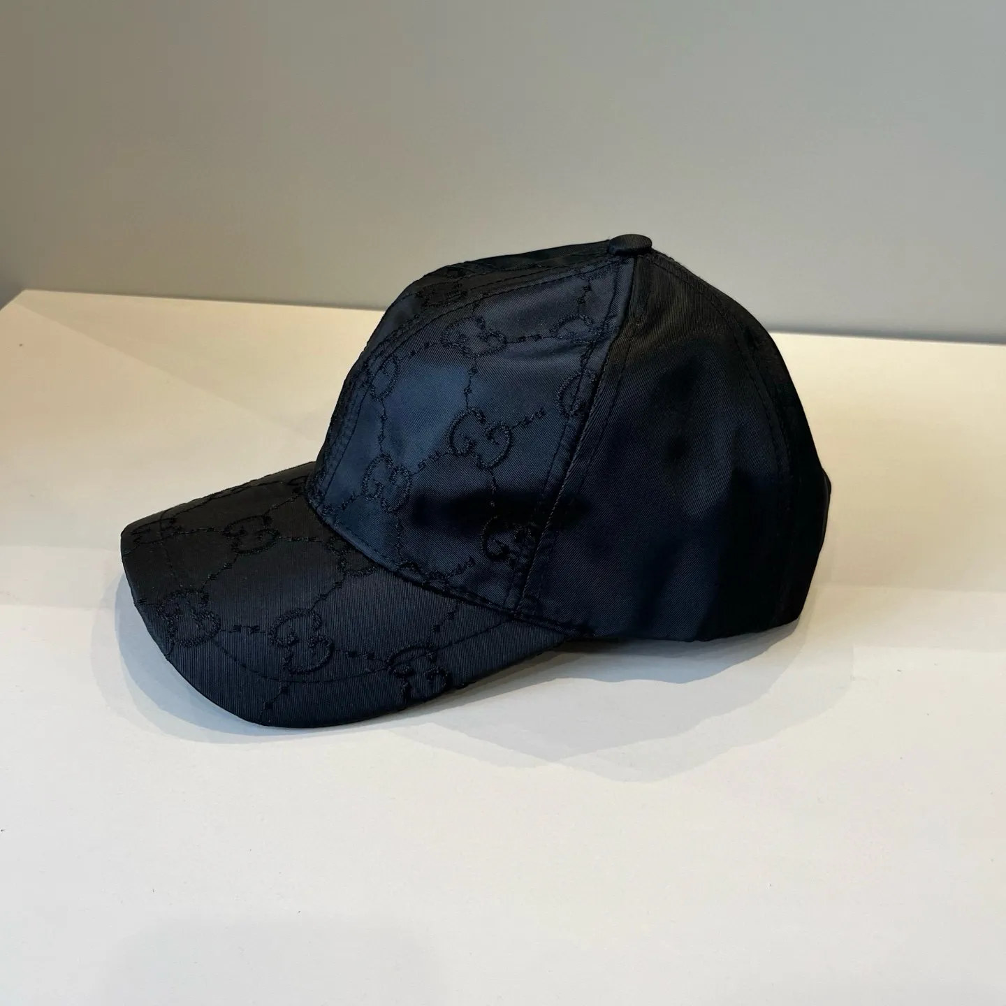 P60 Gucci Baseball Cap♥️GUCCI🧢New product from the official website, baseball cap, original quality, very popular 🔥🎩 The craftsmanship is very exquisite, high-end and classy! Low-key luxury, easy to carry! Running volume!