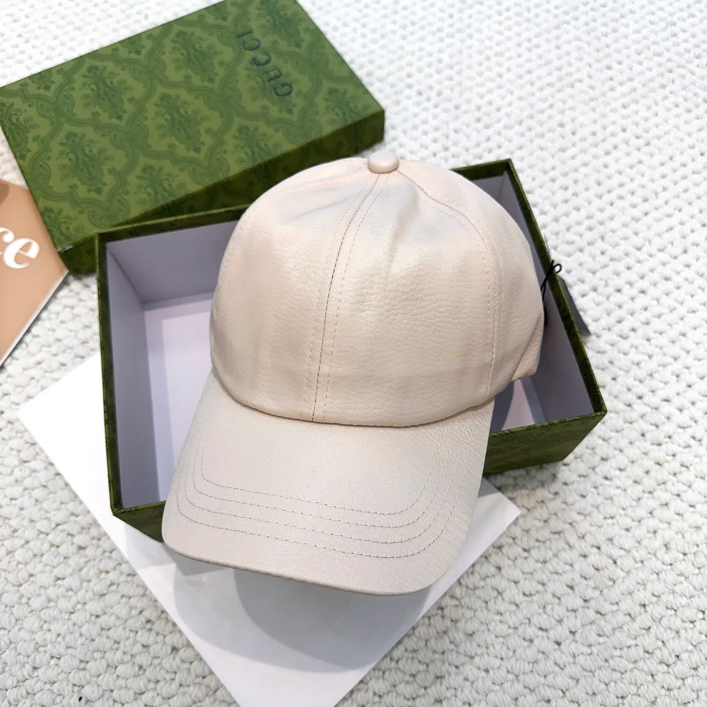 P66 original quality GUCCI Gucci baseball cap🧢Official website new product Gucci baseball cap🧢hot coming. The craftsmanship is very exquisite, high-end and classy! Low-key luxury, easy to carry! Running volume!