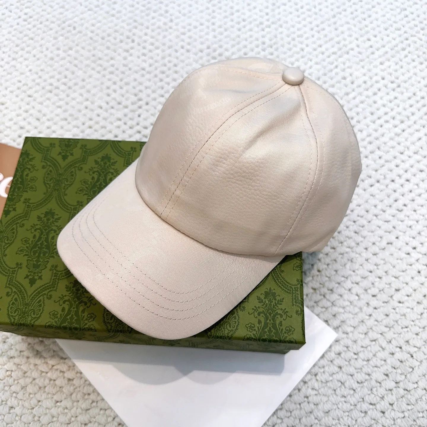 P66 original quality GUCCI Gucci baseball cap🧢Official website new product Gucci baseball cap🧢hot coming. The craftsmanship is very exquisite, high-end and classy! Low-key luxury, easy to carry! Running volume!