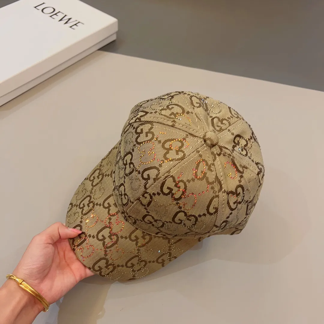 Special batch of 🉐60 🧢Gucci(Gucci)🧢 New original baseball cap, double G hot diamond, retro design, light and breathable! Actual shot, suitable for men and women, basic head circumference 57cm, adjustable