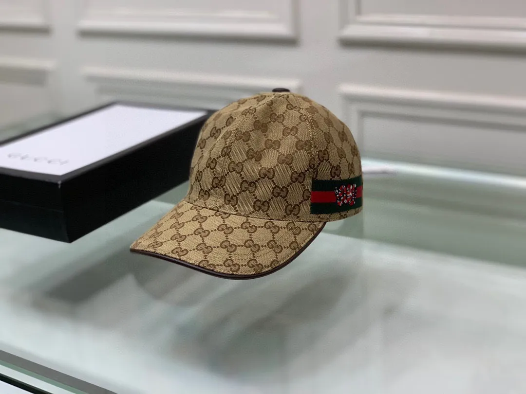 🉐120 Gucci (Gucci) new original baseball cap, embroidered python, 1:1 mold customization, heavy embroidery, delicate and luxurious, details comparable to counters, original canvas fabric + first-layer cowhide, pure cotton lining, great quality! The first choice for handsome men and beautiful women, fashionable and versatile. The basic head circumference is 56cm, the patch is adjustable, and the genuine two-color version is shipped from the counter.
