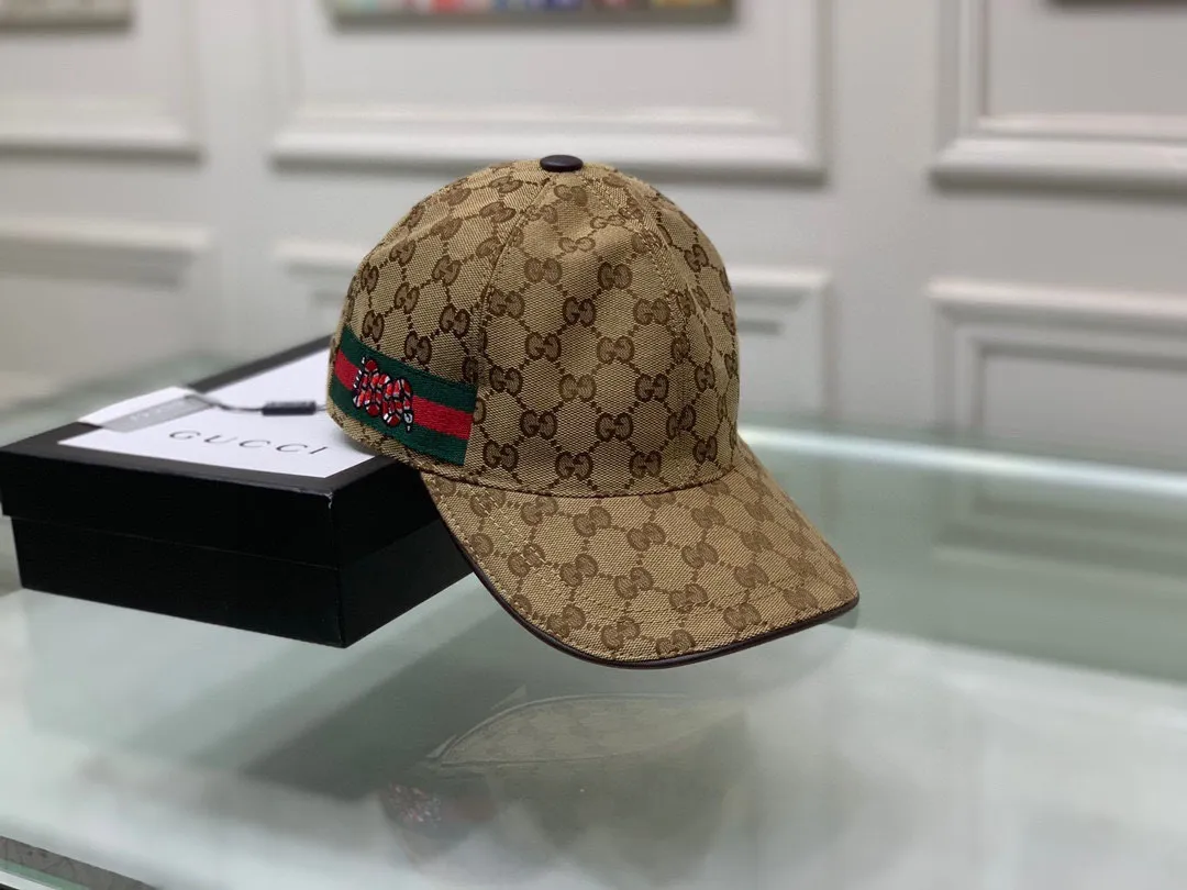 🉐120 Gucci (Gucci) new original baseball cap, embroidered python, 1:1 mold customization, heavy embroidery, delicate and luxurious, details comparable to counters, original canvas fabric + first-layer cowhide, pure cotton lining, great quality! The first choice for handsome men and beautiful women, fashionable and versatile. The basic head circumference is 56cm, the patch is adjustable, and the genuine two-color version is shipped from the counter.