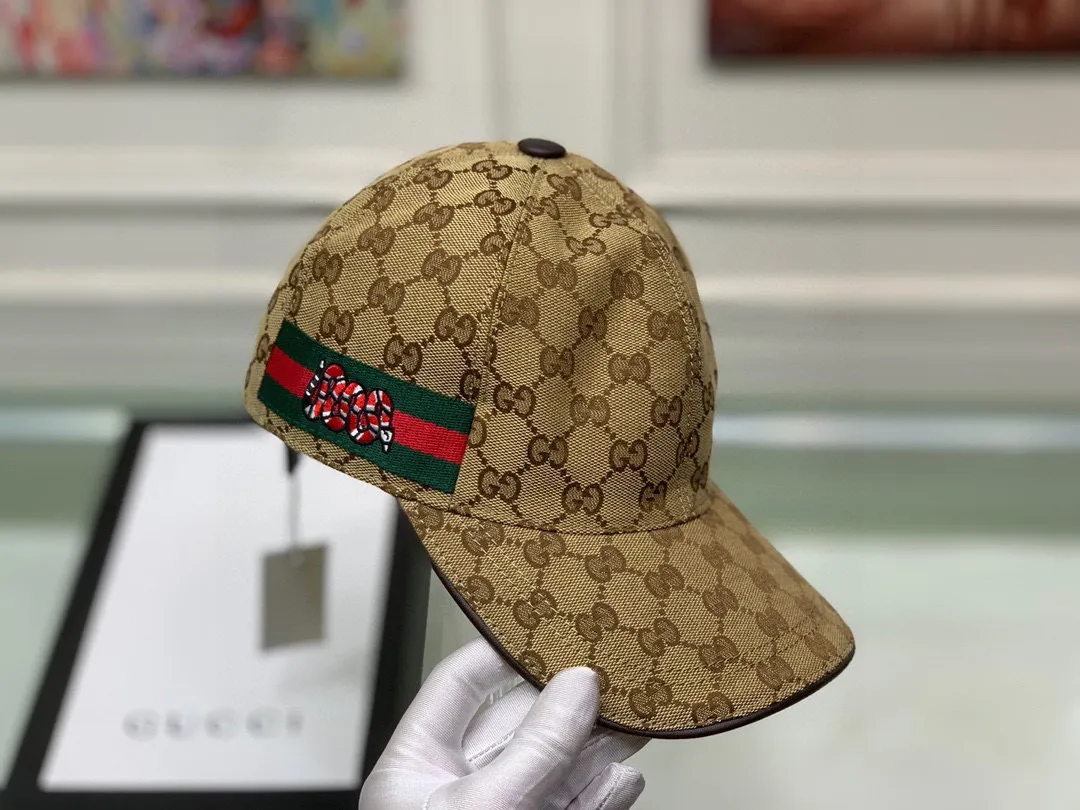 🉐120 Gucci (Gucci) new original baseball cap, embroidered python, 1:1 mold customization, heavy embroidery, delicate and luxurious, details comparable to counters, original canvas fabric + first-layer cowhide, pure cotton lining, great quality! The first choice for handsome men and beautiful women, fashionable and versatile. The basic head circumference is 56cm, the patch is adjustable, and the genuine two-color version is shipped from the counter.