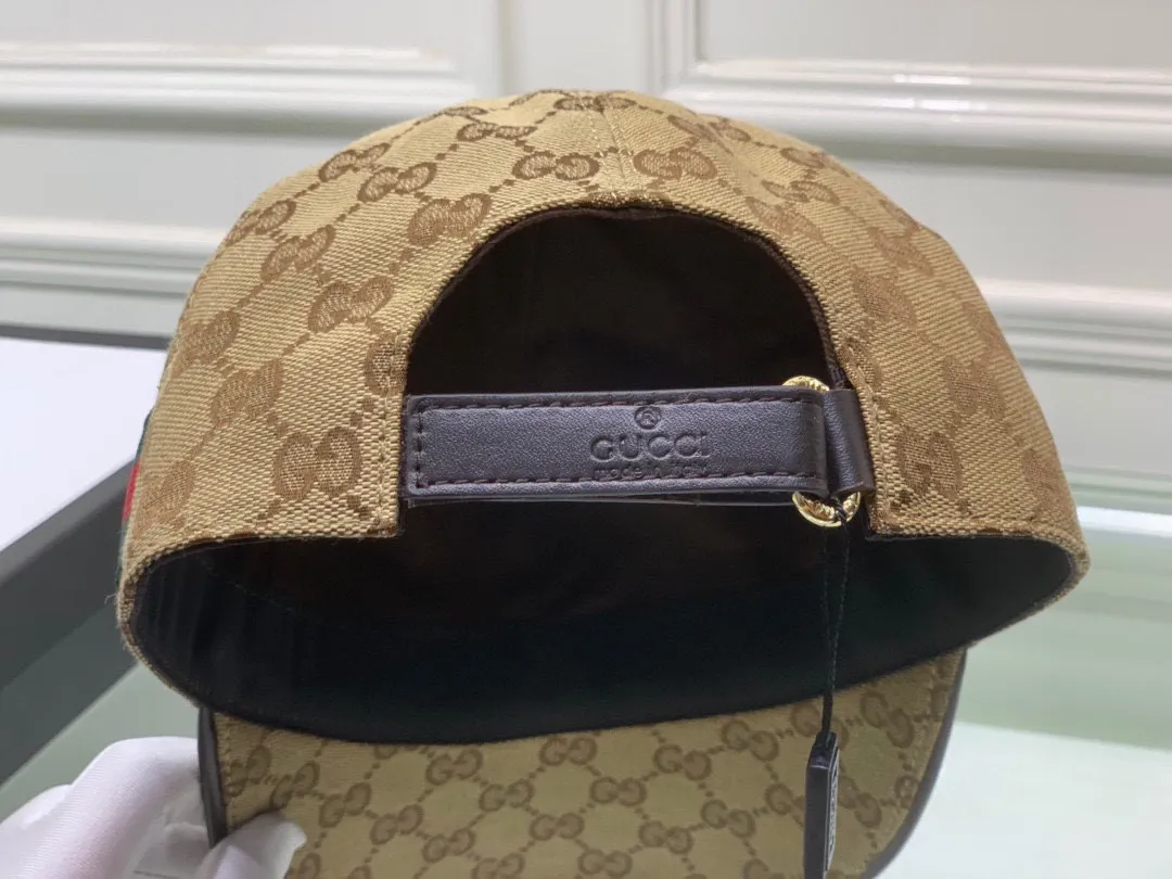 🉐120 Gucci (Gucci) new original baseball cap, embroidered python, 1:1 mold customization, heavy embroidery, delicate and luxurious, details comparable to counters, original canvas fabric + first-layer cowhide, pure cotton lining, great quality! The first choice for handsome men and beautiful women, fashionable and versatile. The basic head circumference is 56cm, the patch is adjustable, and the genuine two-color version is shipped from the counter.