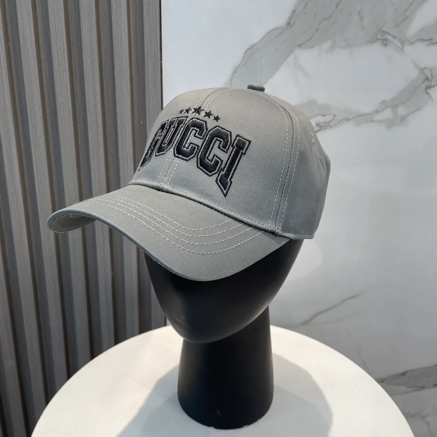 P66 original quality GUCCI Gucci Baseball Cap🧢Official website new product Gucci Baseball Cap🧢is coming soon. The craftsmanship is very exquisite, high-end and classy! Low-key luxury, easy to carry! Running volume!