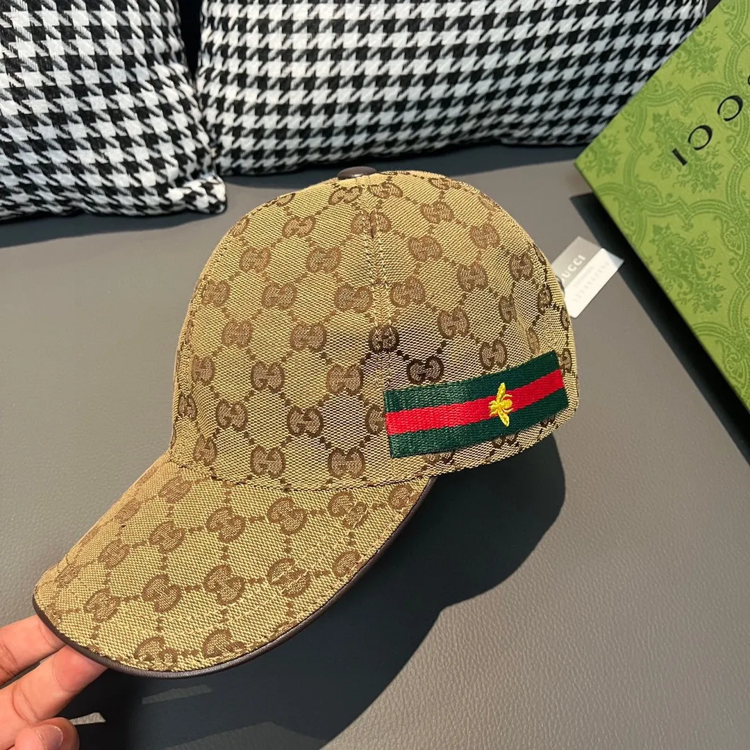 🉐️900,000-year-old classic model shipped! Comes with a box bag, a Gucci (Gucci) classic original baseball cap😍😍Little Bee, 1:1 mold opening and customization at the counter, the highest version, original canvas + first-layer cowhide, pure cotton lining, light and breathable! Photographed in real life, suitable for men and women in all seasons, basic head circumference 56cm, adjustable patches.
