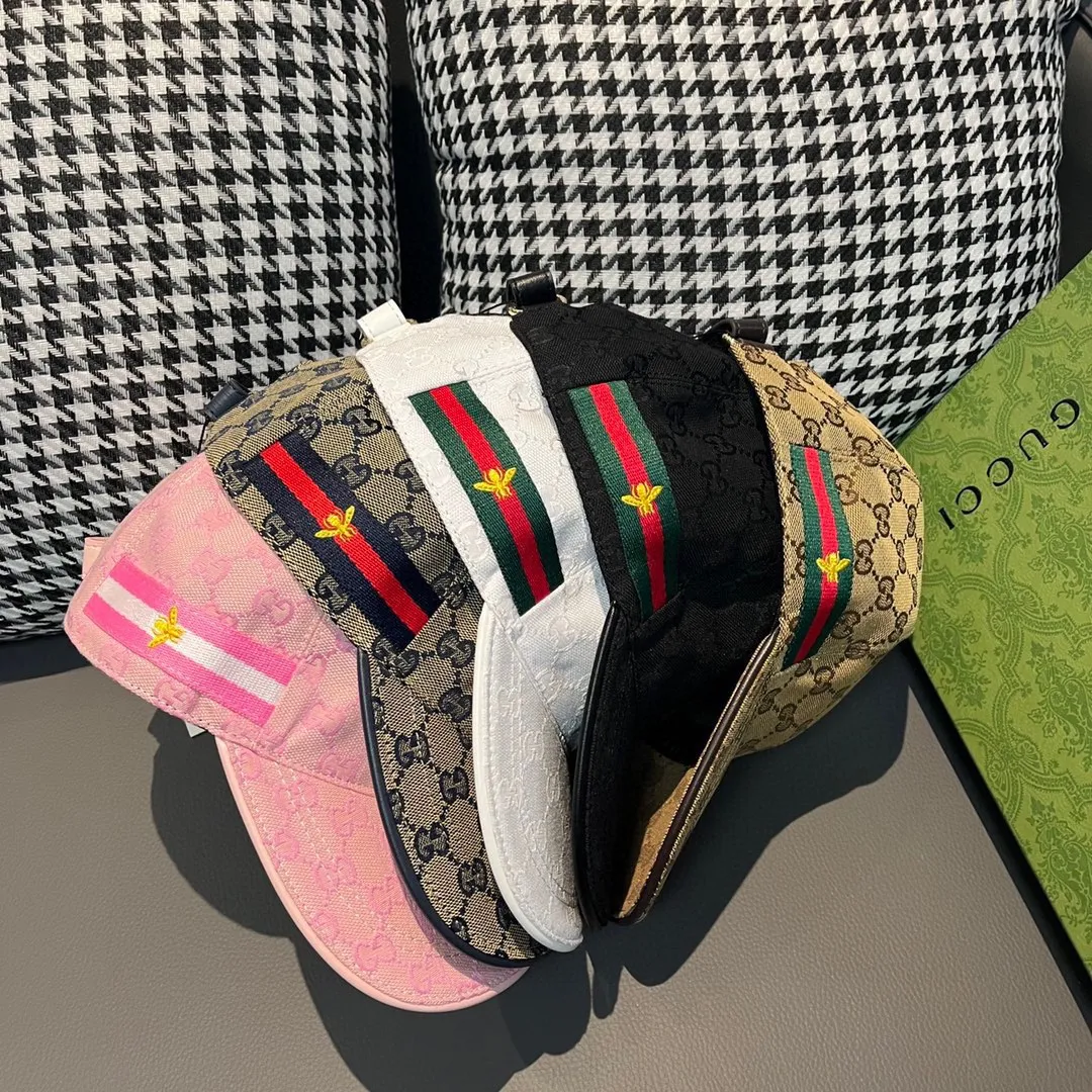🉐️900,000-year-old classic model shipped! Comes with a box bag, a Gucci (Gucci) classic original baseball cap😍😍Little Bee, 1:1 mold opening and customization at the counter, the highest version, original canvas + first-layer cowhide, pure cotton lining, light and breathable! Photographed in real life, suitable for men and women in all seasons, basic head circumference 56cm, adjustable patches.
