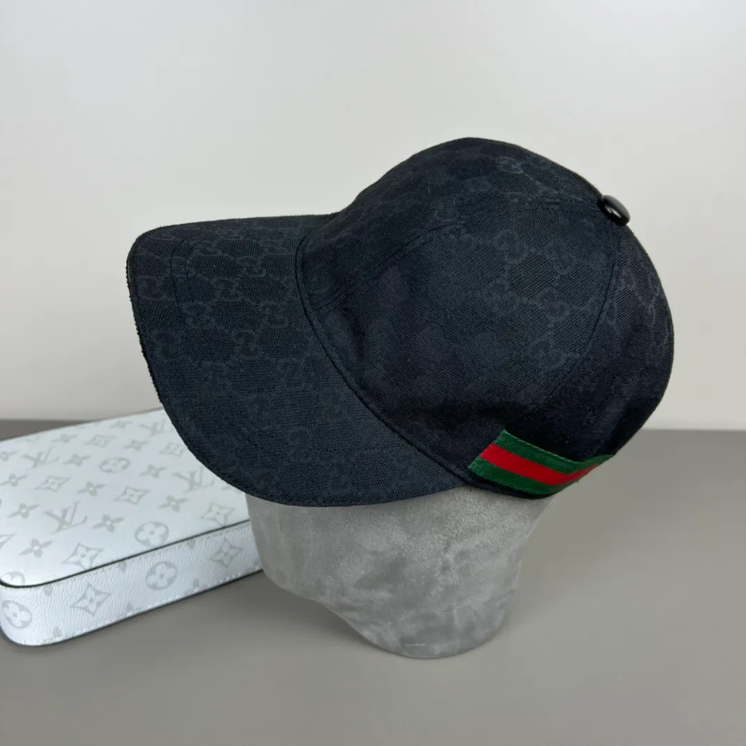 80💰Gucci (Gucci) new original baseball cap, metal small double G, the latest model at the counter, 1:1 mold customization, genuine mold hardware, original canvas fabric + first layer of cowhide, original quality! The quality is great, the basic head circumference is 56cm, and the patch is adjustable.