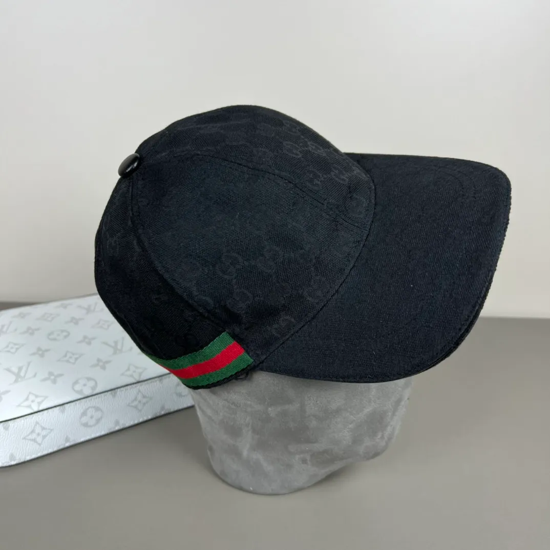 80💰Gucci (Gucci) new original baseball cap, metal small double G, the latest model at the counter, 1:1 mold customization, genuine mold hardware, original canvas fabric + first layer of cowhide, original quality! The quality is great, the basic head circumference is 56cm, and the patch is adjustable.