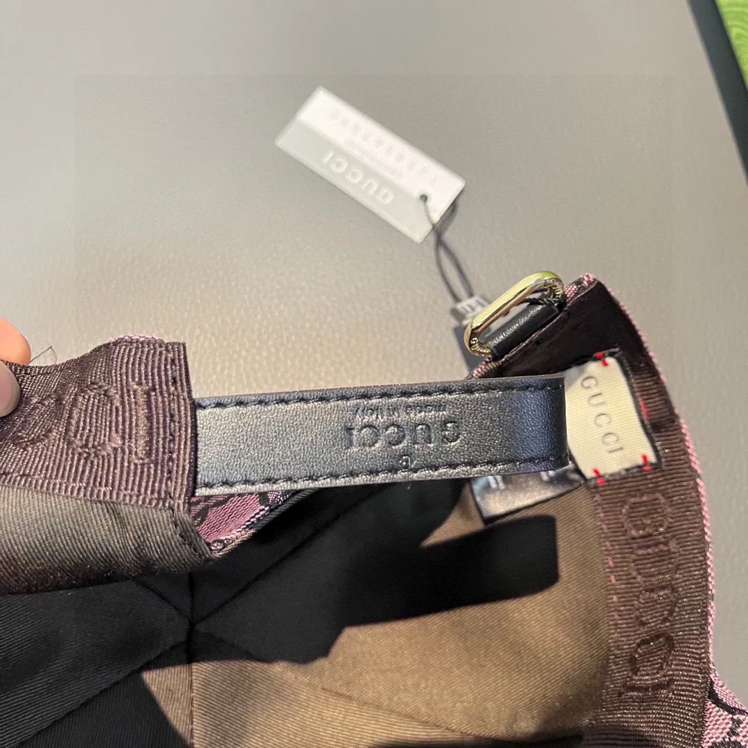 🉐️90, Gucci (Gucci) new original baseball cap, Multicolor series canvas baseball cap! The latest model from the counter, 1:1 genuine mold opening, original canvas fabric + first layer of cowhide, original factory quality! The quality is great, the basic head circumference is 56cm, and the patch is adjustable.
