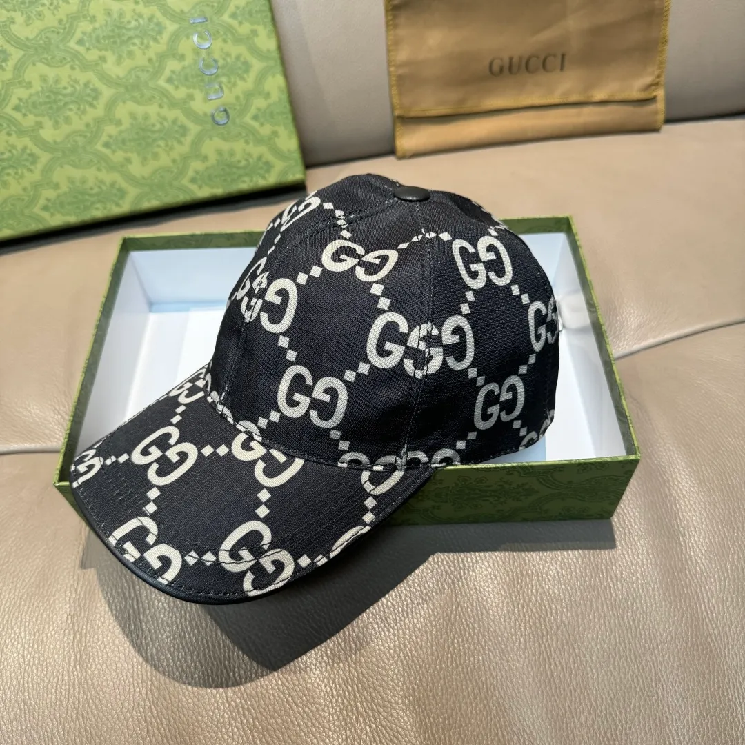 p90 New model shipped from official website. Gucci's latest original baseball cap, large double G, 1:1 mold customization at the counter, perfect alignment, original canvas fabric + first-layer cowhide, light and breathable! The basic head circumference is 56cm, and the patch is adjustable.