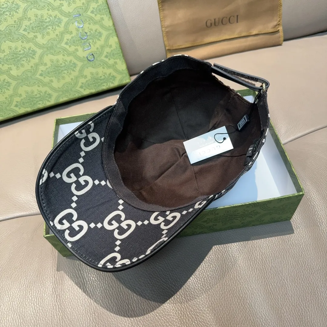 p90 New model shipped from official website. Gucci's latest original baseball cap, large double G, 1:1 mold customization at the counter, perfect alignment, original canvas fabric + first-layer cowhide, light and breathable! The basic head circumference is 56cm, and the patch is adjustable.