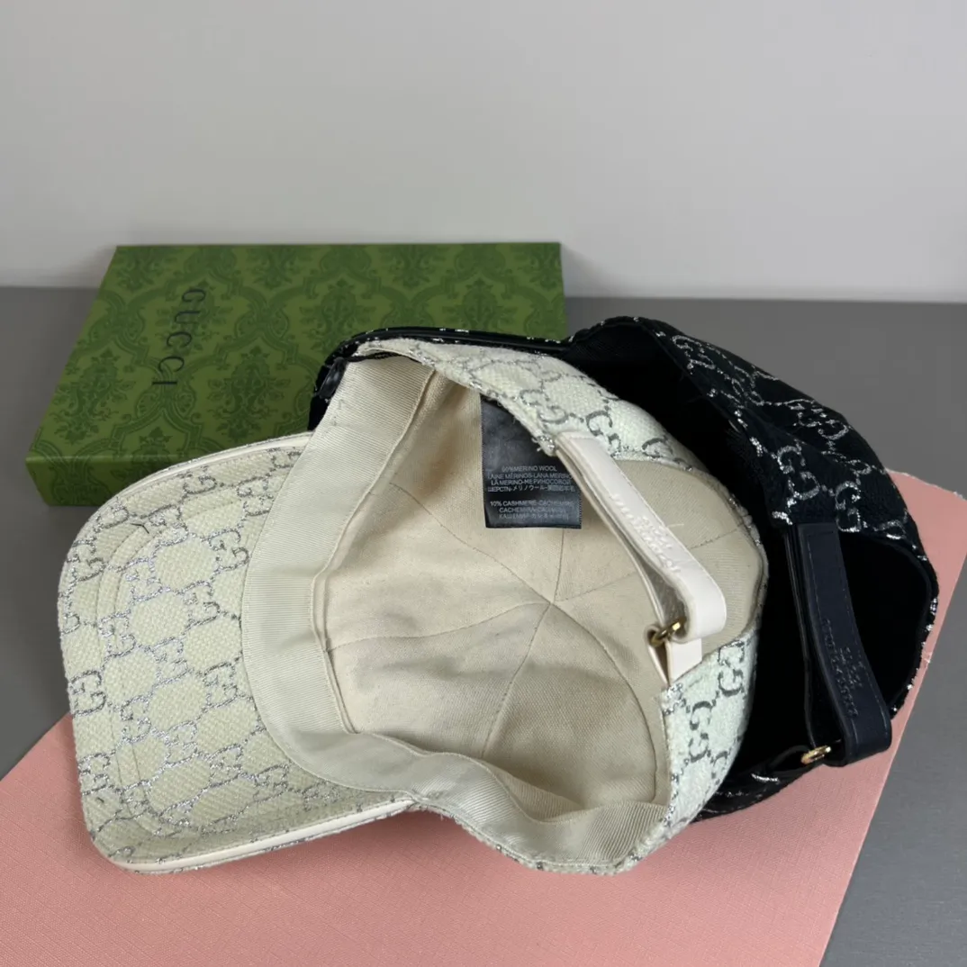 80💰Gucci (Gucci) new original baseball cap, counter purchase quality 1:1 mold customization, genuine mold opening hardware, original canvas fabric + first-layer cowhide, original factory quality! The quality is great and the patch is adjustable. Accurate matching, perfect integration of details and craftsmanship!