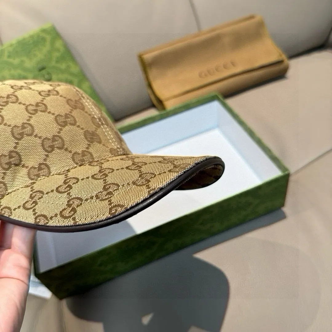 Batch 90, Gucci (Gucci) new spring and summer original baseball cap, logo webbing, 1:1 mold customization, original canvas fabric + first-layer cowhide, popular purchasing agent, versatile style for men and women, great quality! The basic head circumference is 56cm, and the patch is adjustable.